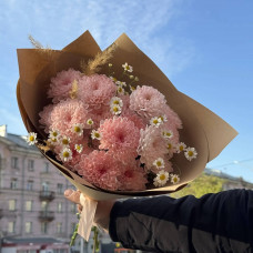 Букет полевой с хризантемой и ромашками