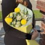 Букет «С Днём знаний» с желтой хризантемой пинг-понг