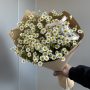 Букет полевых ромашек в крафте