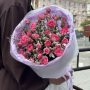 Букет из 5 кустовых роз с лимониумом Букет из 5 кустовых роз с лимониумом