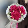Букет из 3 французских роз и ромашек