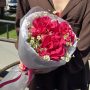 Букет из 3 французских роз и ромашек