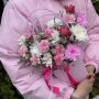 Сумочка с хризантемой и кустовыми диантусами Сумочка с хризантемой и кустовыми диантусами