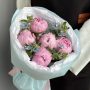 Букет из 5 пионов и оксипеталума Букет из 5 пионов и оксипеталума